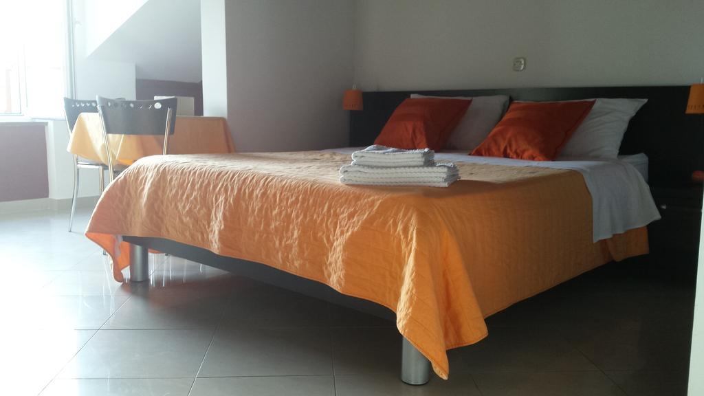 Apartments Riva Trogir Chambre photo
